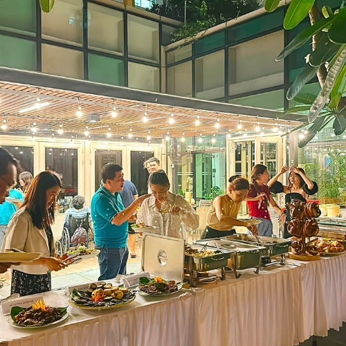 Thuc don tiec buffet 7