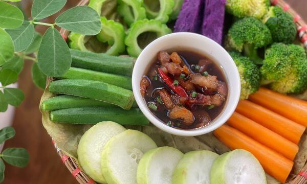 Kho quẹt và rau luộc