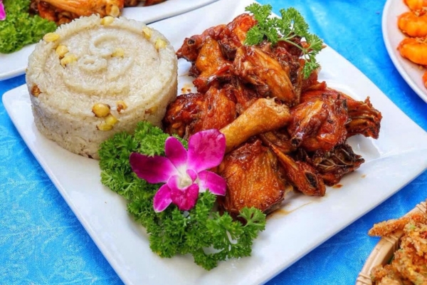 Gà nướng ăn cùng xôi