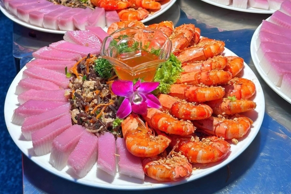 Tôm ăn với đánh đúc