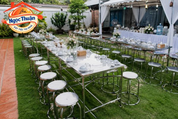 Bàn ghế phục vụ tiệc