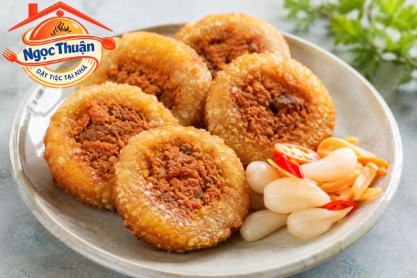 Bánh tét củ kiệu.