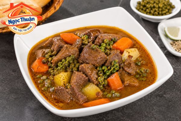 Bò hầm tiêu xanh.