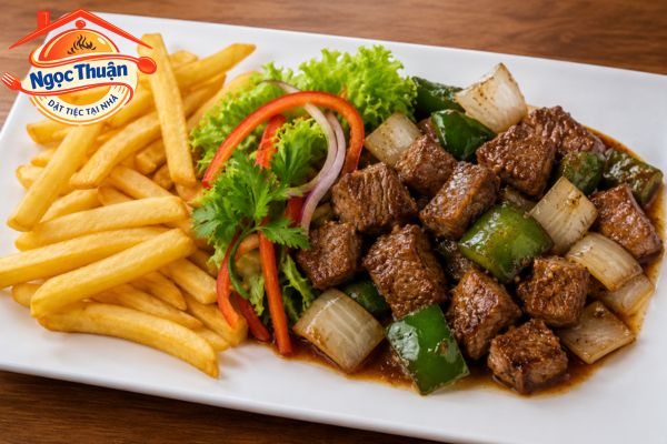 Bò lúc lắc ăn với khoai tây chiên