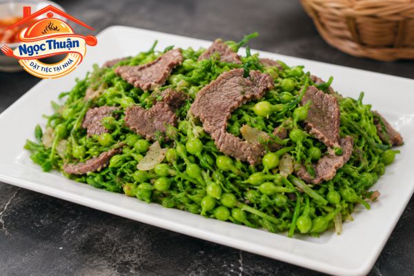 Bò né bông thiên lý.