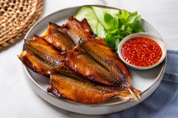 Cá chỉ vàng nướng.