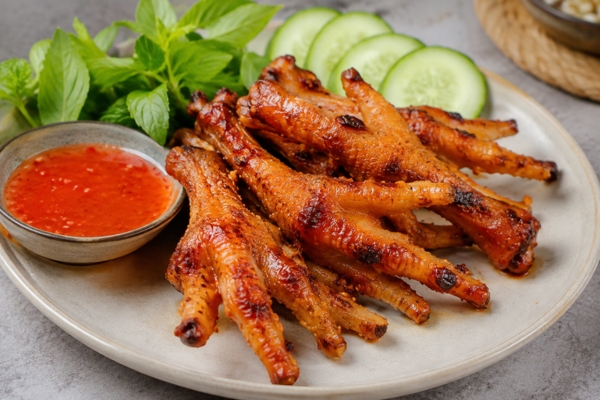 Chân gà nướng muối ớt.