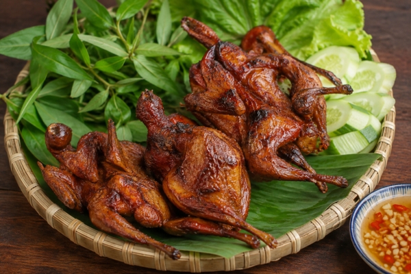 Chim cút nướng.