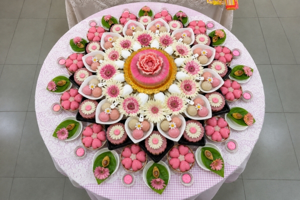 Chuẩn bị mâm cúng thôi nôi cho bé