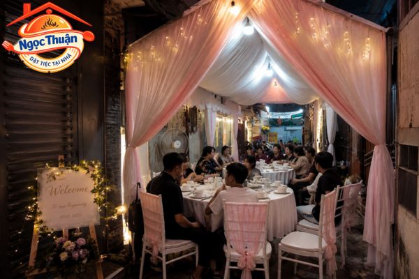 Tổ chức tiệc đám hỏi ở hẻm nhỏ tại quận 7