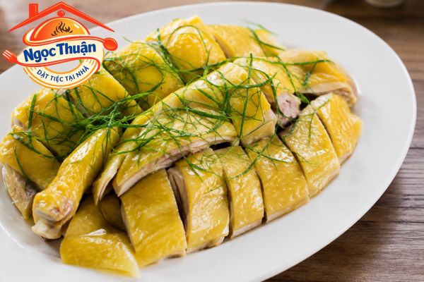 Thịt gà luộc.