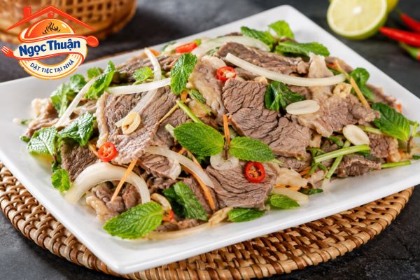 Gỏi bò bóp thấu.