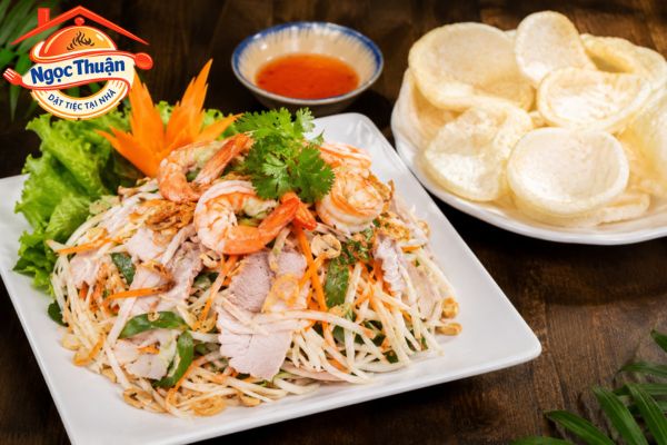 Gỏi củ hũ dừa tôm thịt + bánh phồng