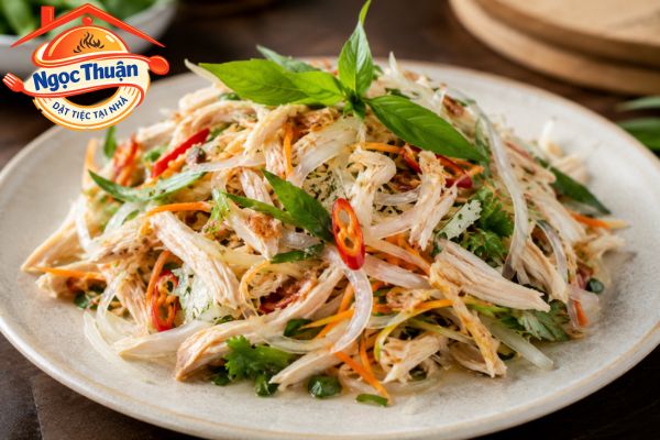 gỏi gà xé phay. gỏi gà xé phay.