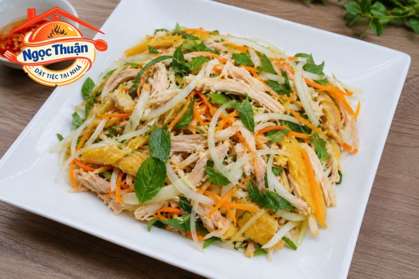 Gỏi gà hành tây.