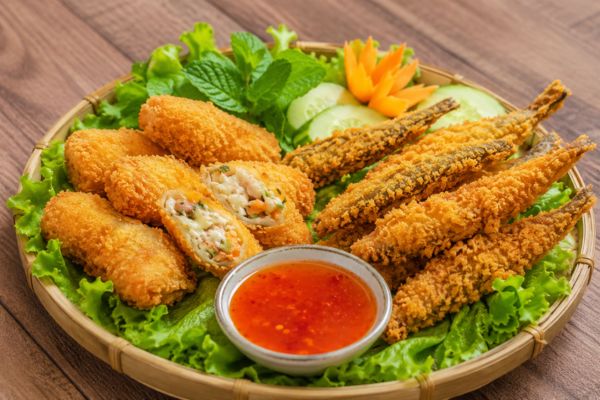 Chả giò mayo + Cá bống trứng chiên giòn Chả giò mayo + Cá bống trứng chiên giòn