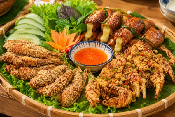 Bò cuộn phô mai + Cá bống trứng chiên giòn + Cua lột hột vịt muối Bò cuộn phô mai + Cá bống trứng chiên giòn + Cua lột hột vịt muối