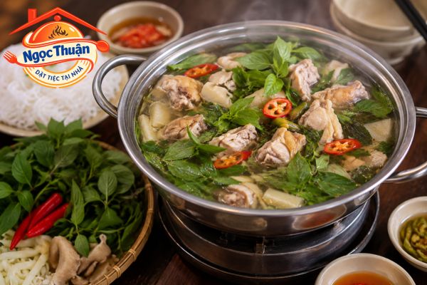 Lẩu gà lá é.