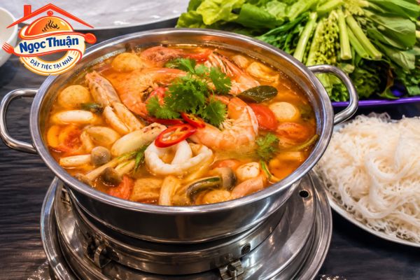 Lẩu Thái hải sản + bún