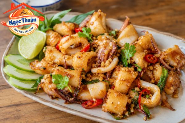 Mực chiên nước mắm. Mực chiên nước mắm.