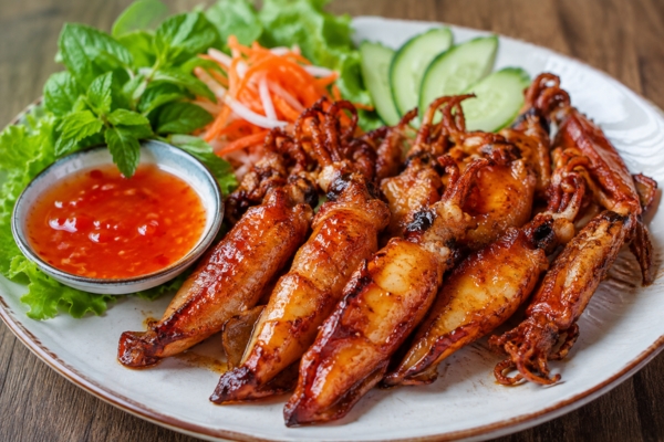 Mực chiên nước mắm.