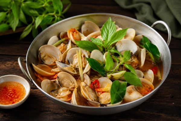 Nghêu hấp thái.