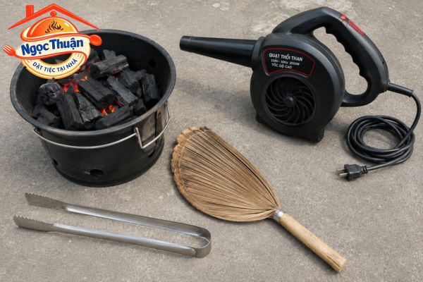 Quạt hoặc dụng cụ nhóm than