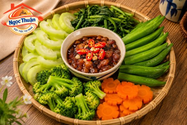 Rau củ luộc kho quẹt. Rau củ luộc kho quẹt.