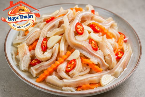 Tai heo ngâm chua ngọt.