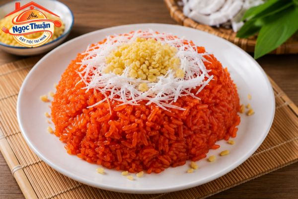 Xôi đậu xanh hoặc xôi gấc