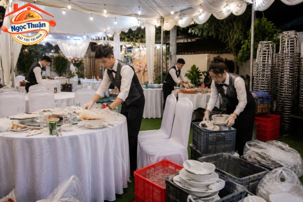 Thu dọn sau khi kết thúc tiệc