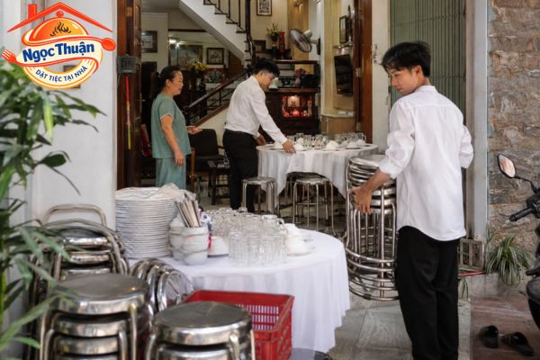 Thu dọn sau khi kết thúc tiệc