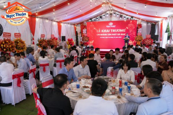 Tiệc khai trương công ty tại Thủ Dầu Một